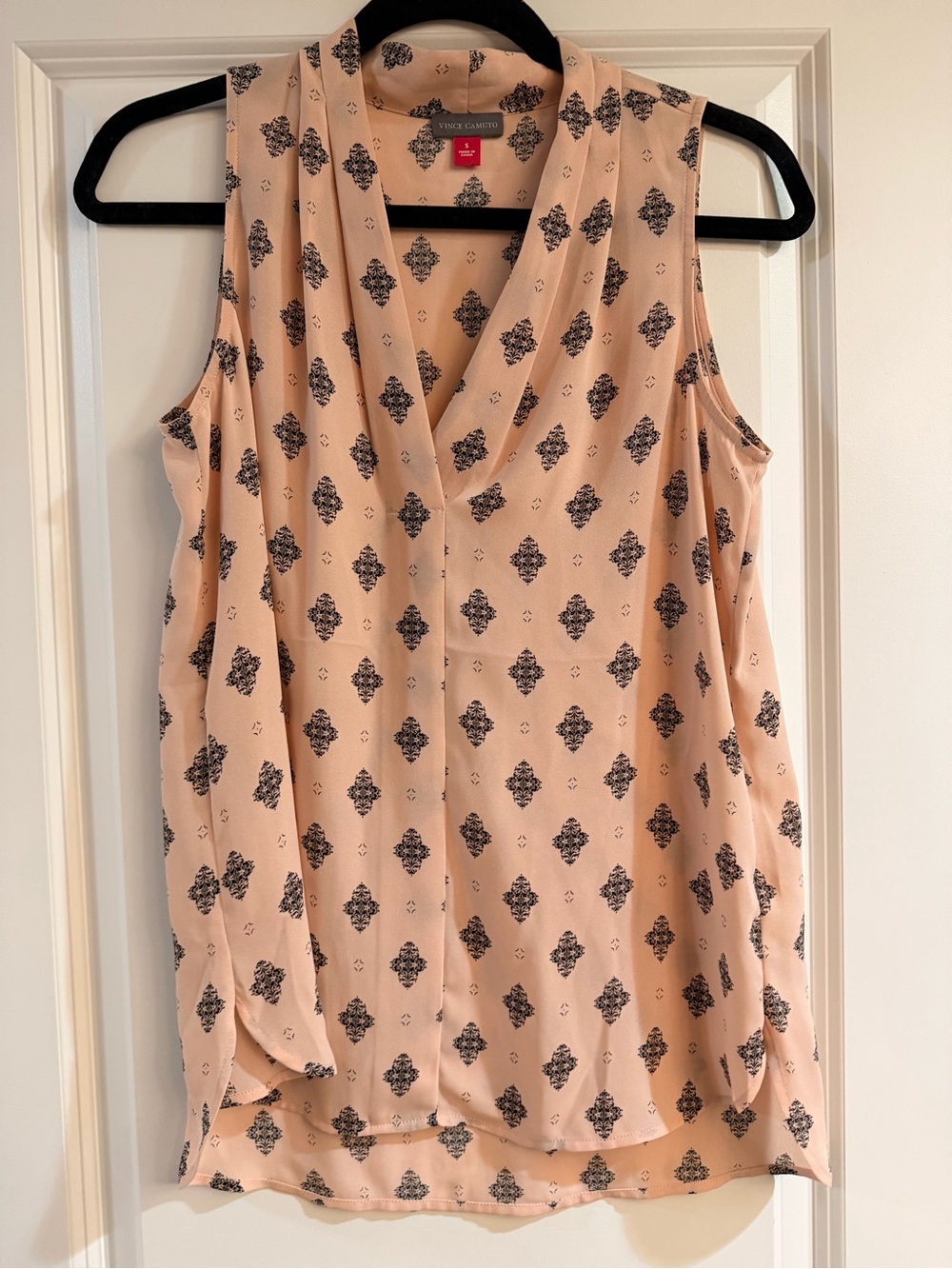 Vince Camuto Peach Sleeveless Printed V-Neck Blouse
